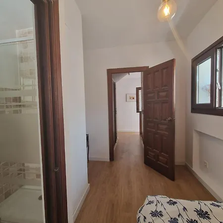 Individual Tranquila Con Bano Privado En Piso Compartido *