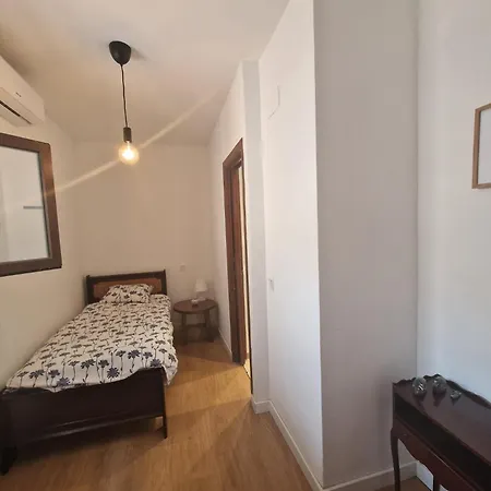 Individual Tranquila Con Bano Privado En Piso Compartido