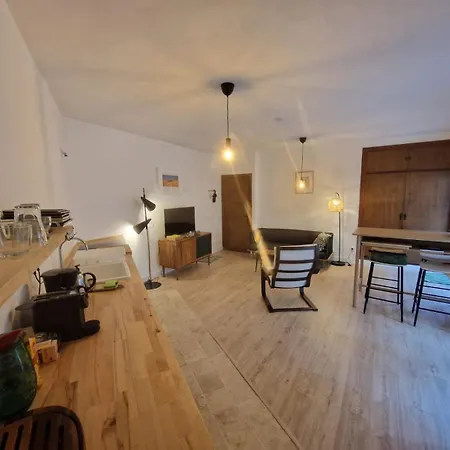 Individual Tranquila Con Bano Privado En Piso Compartido * Malaga